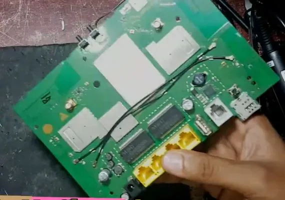 carte-routeu-huawei-b525.jpg carte-routeu-huawei-b525.jpg